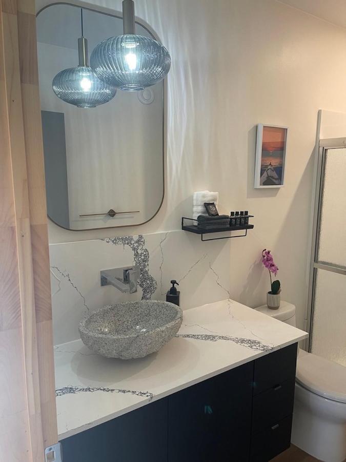 Stone Cove Waterfront Adults Only B&B 托伯莫里 外观 照片