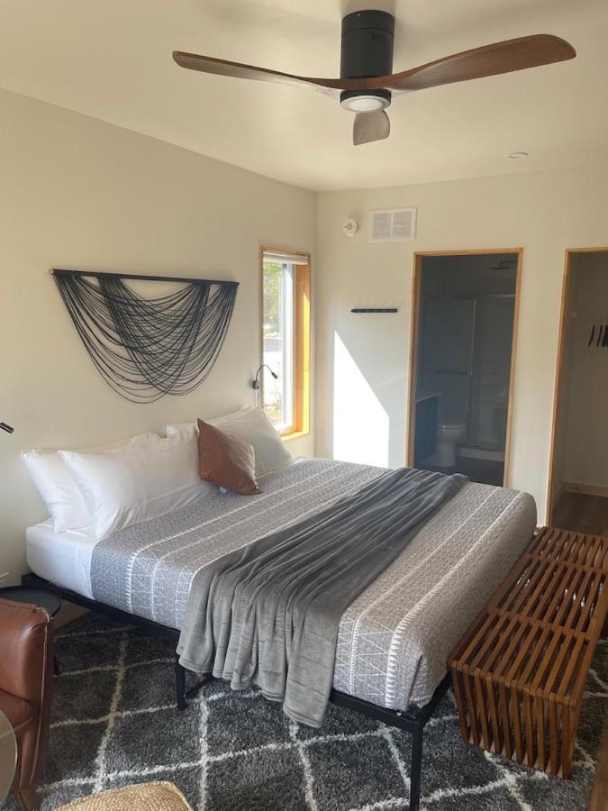 Stone Cove Waterfront Adults Only B&B 托伯莫里 外观 照片